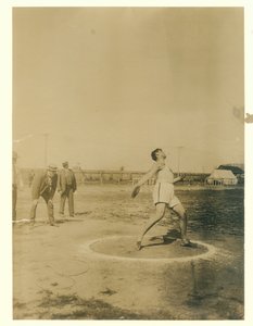 Ralph W. Rose, Chicago Athletic Association, discuswerpen door Unknown